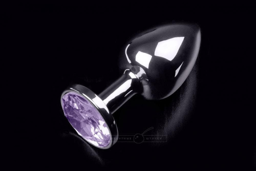 Пикантные Штучки - Маленькая серебристая анальная пробка с закругленным кончиком и кристаллом, 7х3 см (пурпурный) - sex-shop.ua