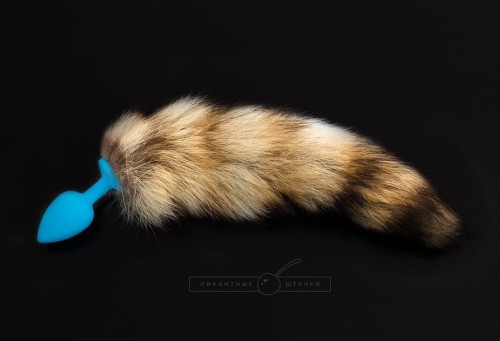 Пікантні Штучки - Силіконова анальна пробка з хвостом єнота, 6х2,7 см (блакитний)