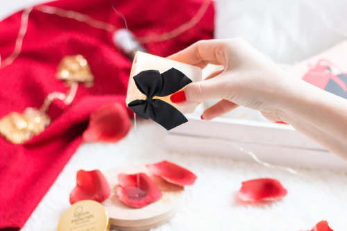 Bijoux Melt My Heart - Массажная свеча c ароматом солёной карамели, 70 мл