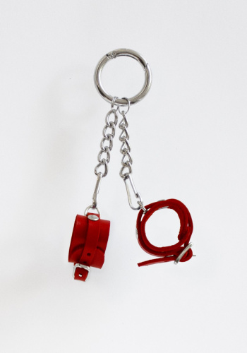 Feral Feelings - Брелок для ключів у вигляді наручників із пряжкою (червоний)