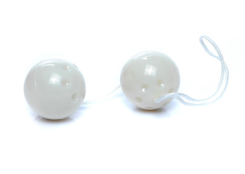 Boss Duo-Balls Light White - Вагинальные шарики, 21х3,3 см (белый) - sex-shop.ua