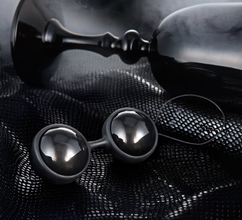 Lelo Luna Beads Noir - Вагинальные шарики со смещенным центром тяжести, 3 см (черные) - sex-shop.ua