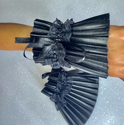 D&A - плиссированные манжеты-наручники из кожзама, (черный) - sex-shop.ua