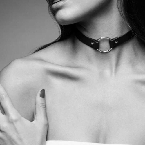Bijoux Indiscrets MAZE Single Choker - чокер из экокожи, (черный) - sex-shop.ua