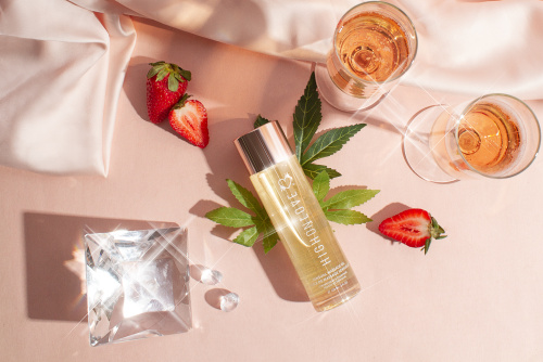 Массажное масло Sensual Massage Oil Strawberries&Champagne, 120 мл (клубника и шампанское)