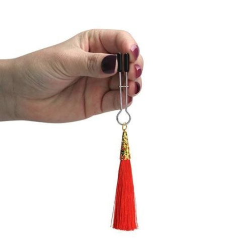 LoveToy - Glamor Tassel Nipple Clamp Red - Затискачі для сосків з пензликами (червоний) - купити в Україні | Секс шоп SEX-SHOP.ua